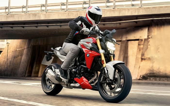 ถามคนขับBigbike ครับระหว่าง BMW F900R Vs Ducati New Monster