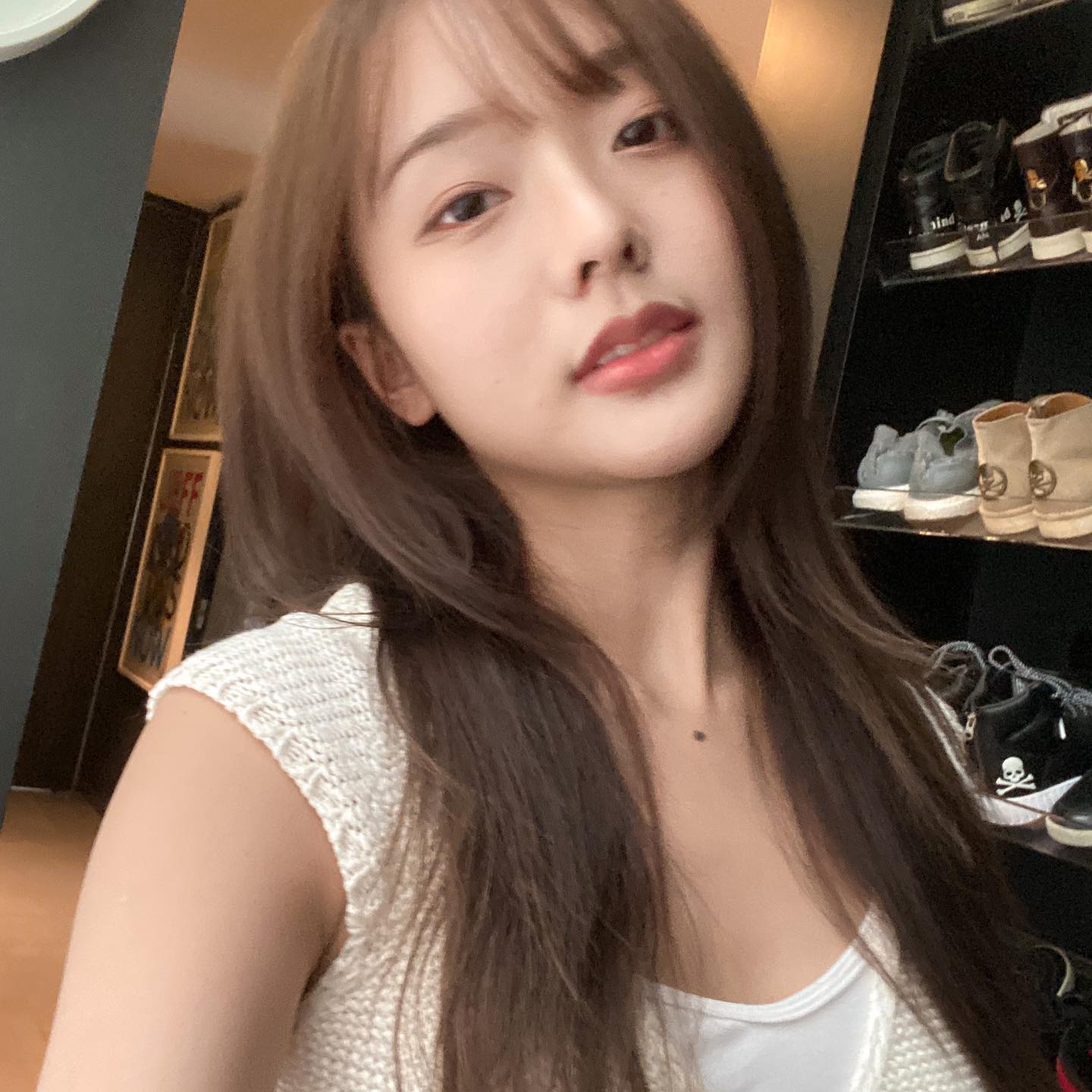 น้องปิ่น อมยิ้ม เสื้อขาว 6 รูป