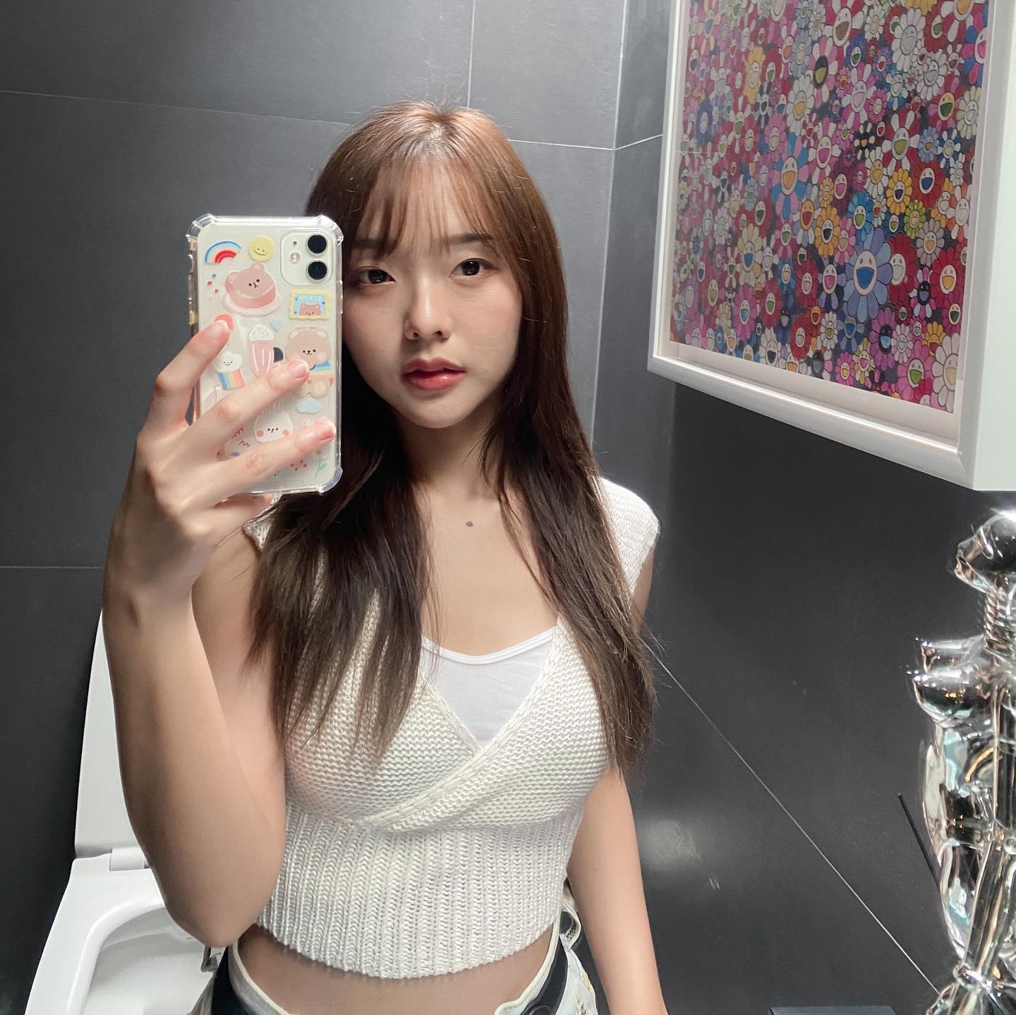 น้องปิ่น อมยิ้ม เสื้อขาว 6 รูป