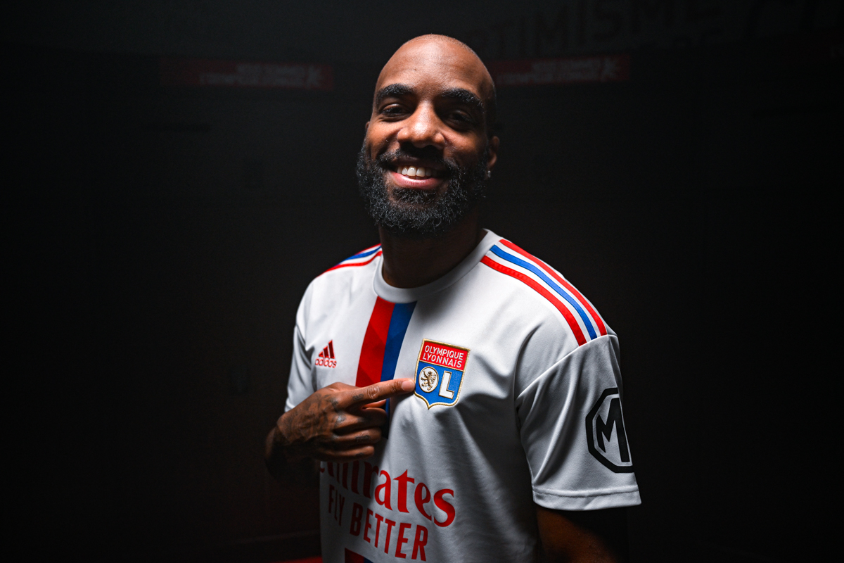 [official] Lacazette join Lyon
