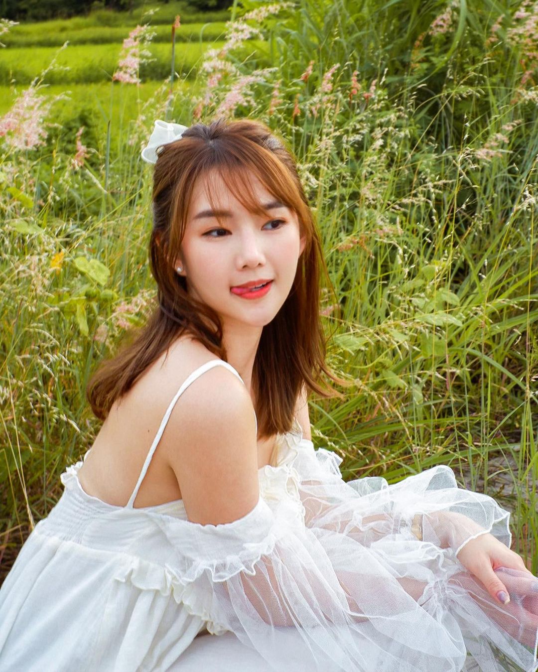 ploynoii ชุดขาว 4 รูป