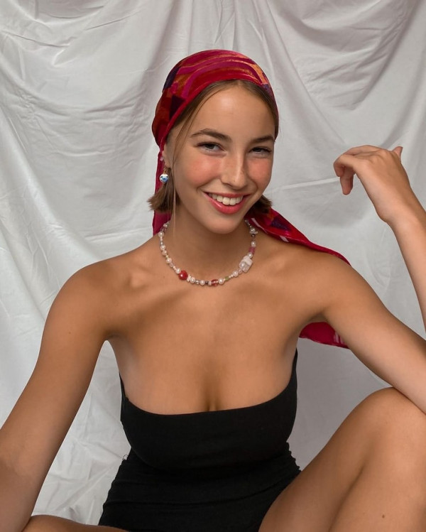 740full-amelie-model-3.jpg