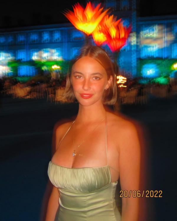 740full-amelie-model-8.jpg