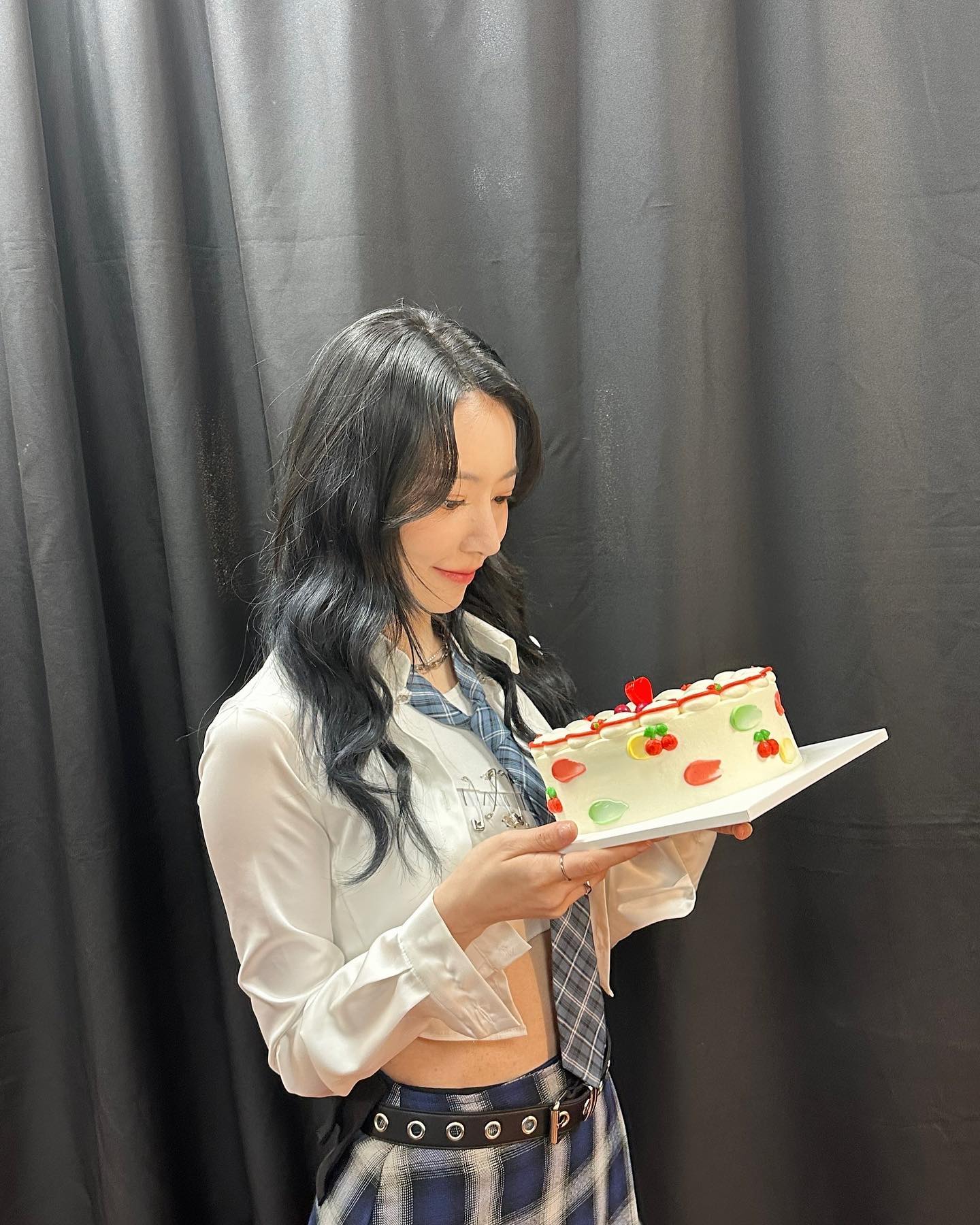 Miyawaki Sakura (Le Sserafim) Happy 25th Birthday