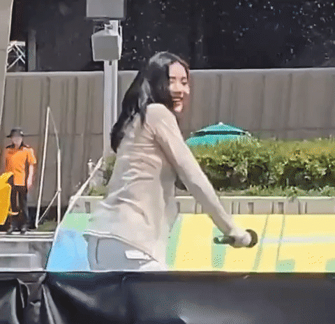 1A3570F0-F99B-4B25-8D96-01A35DC98528.gif