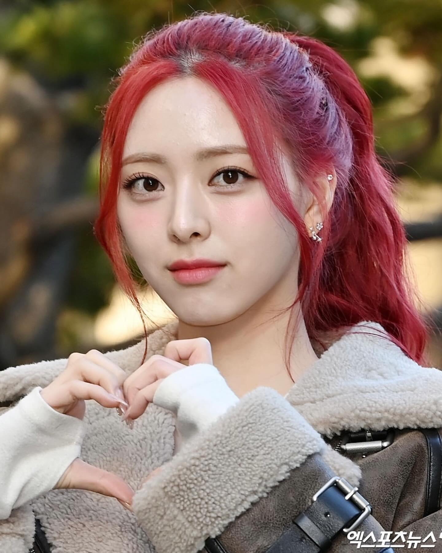  yuna itzy 6 1 gif