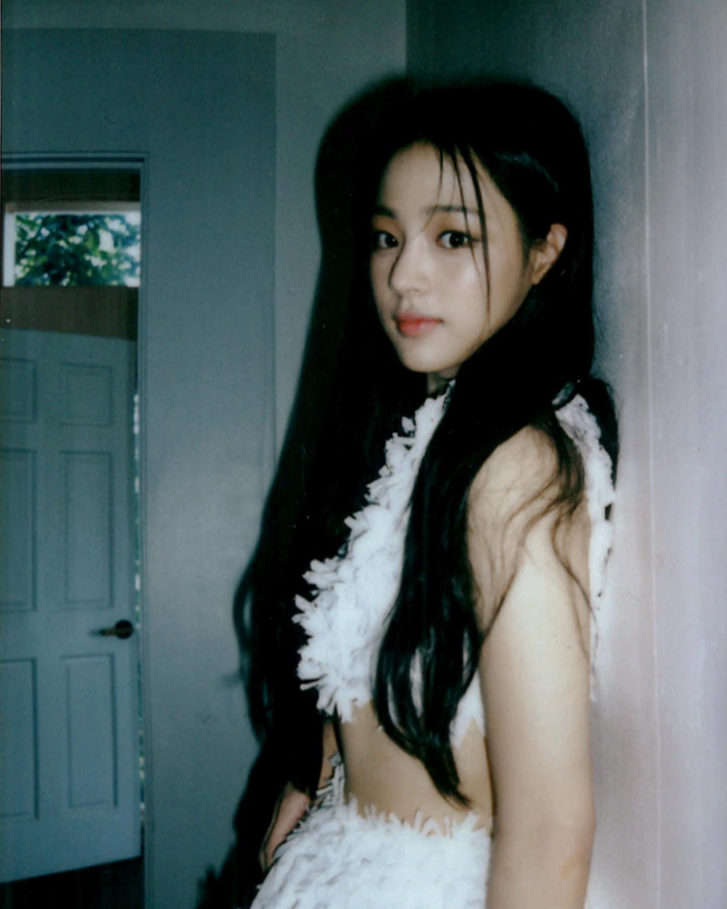 Newjeans 5 flaunt magazine behind 